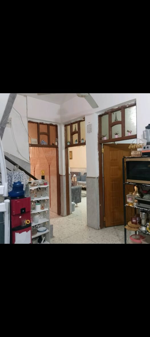 السلام عليكم بيت للبيع الزعفرانية نهاية شارع المعهد زراعي سند25وكاله ام الصوره المساحة ١٠٠متر مربع واجهه 7ونص نزال14 كامل من كلشي أي نقص مابي البيت يتفرغ قبل بدايه المدارس شارع تبليط طابقين للاستفسار الاتصال واتساب ***********
