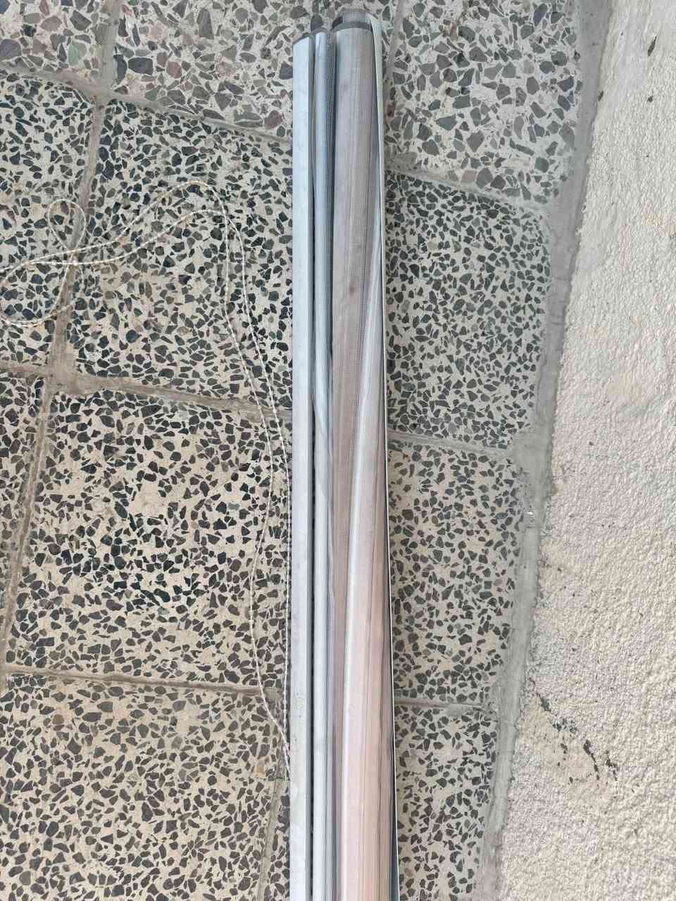 السلام عليكم غراض للبيع 
برده تركيه سحاب جديده 
ميز مكتبي 
رف خشبي 
مكاني بغداد المعامل 
واتساب / ***********
