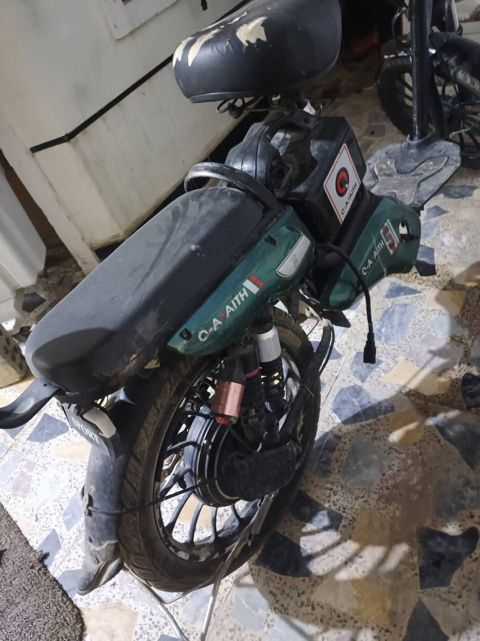 السلام عليكم عندي دراجه شحن للبيع حجم ٢٠ الدراجه كامله من أي نقص  فقط بريكات  السعر ١٥٠ و بيها مجال شي قليل المكان بغداد الشعله
