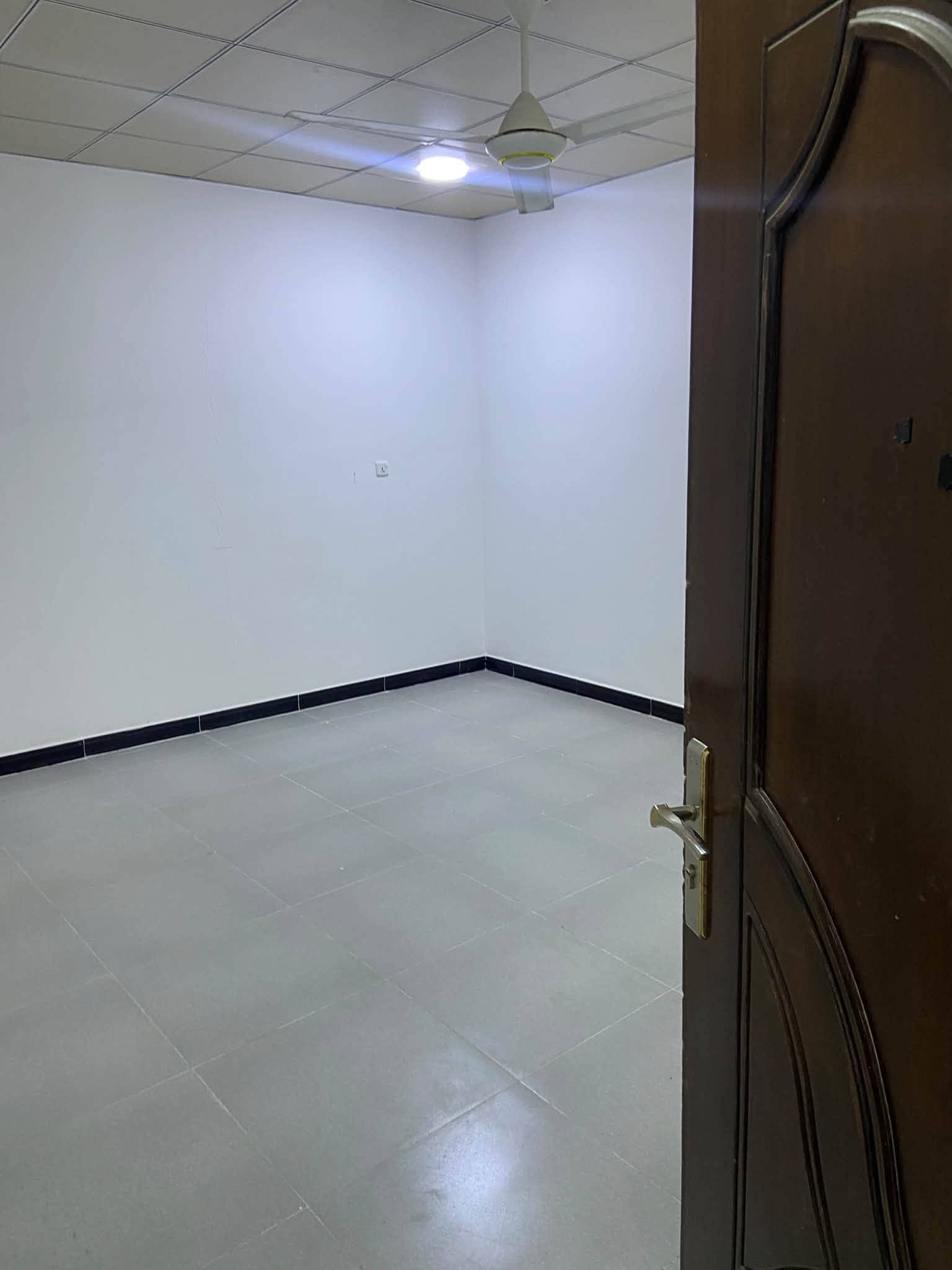بيت للايجار في حي الخضراء طابقين بناء حديث يصلح سكني او عيادة او صالون
بيت للإيجار - الخضراء

طابقين بناء حديث

يتكون من:

• 4 غرف نوم

• صالة كبيرة

• كراج

• مجموعة صحيات

يناسب للسكن أو صالون أو عيادة

البيت ايضا مجهز بكاونتر

سعر الإيجار: 1,300,000 شهرياً

للاستفسار اكثر ***********
