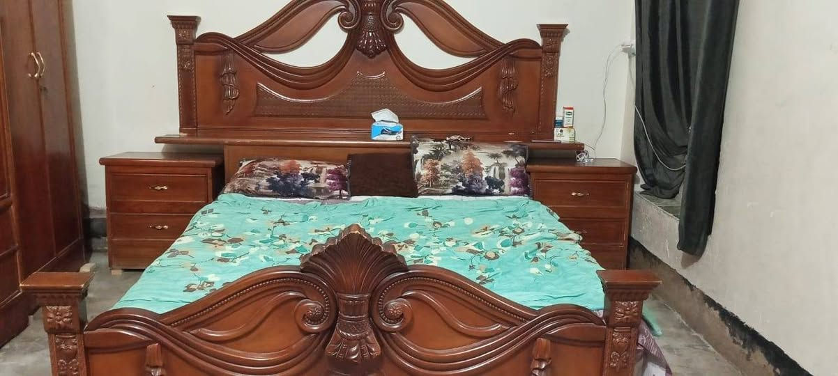غرفه للبيع سعرها ٥٠٠ وبيها مجال قليل 
للتواصل على ***********
