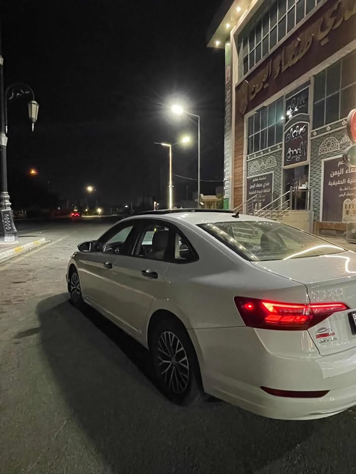 Jetta 2019 se
اللون ابيض
1400 تيربو 
، الدواخل قهوائي
المواصفات معروفة :
بانوراما وحساسات امامية وخلفية ورادارات بالمراية الجانبية
الگير اوتو وسپورت وايكو ثلاث نظام .
الكشنات تدفئة والهاند بريك بصمة .
بالاضافة الى ميزة توقف الذاتي
المكينة والگير بشرط
السيارة داخل كلين عل عراق بس بيه بين بابين سكن كلير ضاربينه ب الميناء
وكدام البونيد شخط صغير وبالدوسة هم شخط صغير بعد السياره مبيه حادث 
السعر : 137 وبيه مجال للطيبين 
الشراي يخابر على الرقم : ***********
