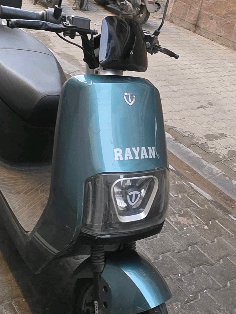 دراجه ريان للبيع دراجه نضيفه استعمال بسيط من البيت للدوام دراجه حلوه ونضيفه كل ملحقاته موجوده مكان
 الدراجه بغداد الكاظميه
 رايده سعر  ٨٧٥ 
رقم موجود واتساب اتصل
***********
