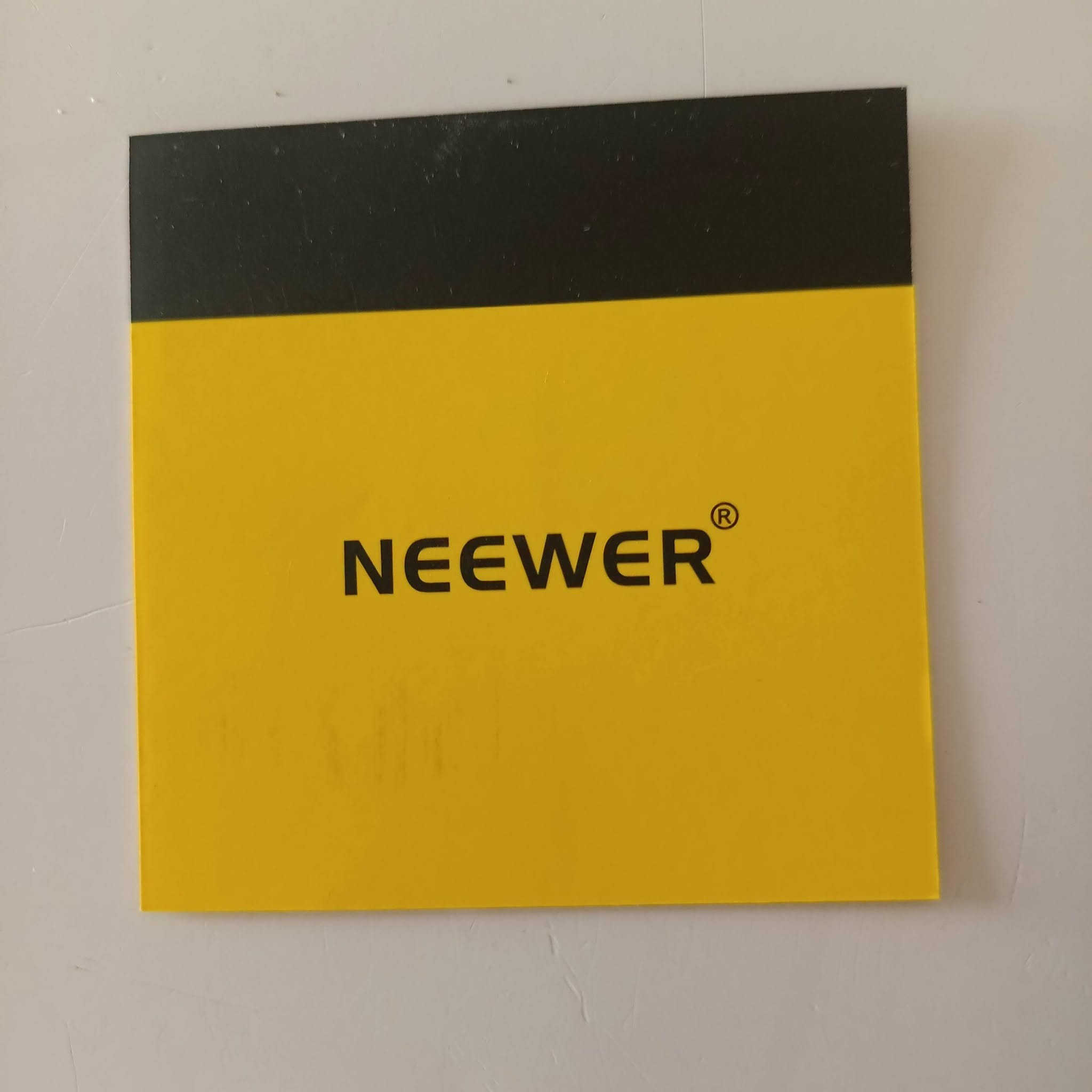 متوفر مثبت موبايل وكاميرات الاكشن وكاميرات التصوير من ماركة Neewer
ويستخدم للتثبيت على زجاج وبنيد السيارة
والاسطح المستوية بأمان عالي اثناء التصوير

السعر 20 
بوجد توصيل الى جميع محافظات العراق
امزون الديوانية للبث المباشر
