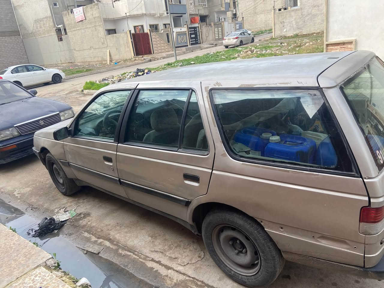 بيجو ستيشن 405 موديل 1993
كير محرك شرط
رقم نينوئ انكليزي مسطرة سنوية 2029
سيارة باسمي اني الشرعي
زوج تايرات جدد وايرمنية كلها شغالة السعر 25 وبيها مجال
