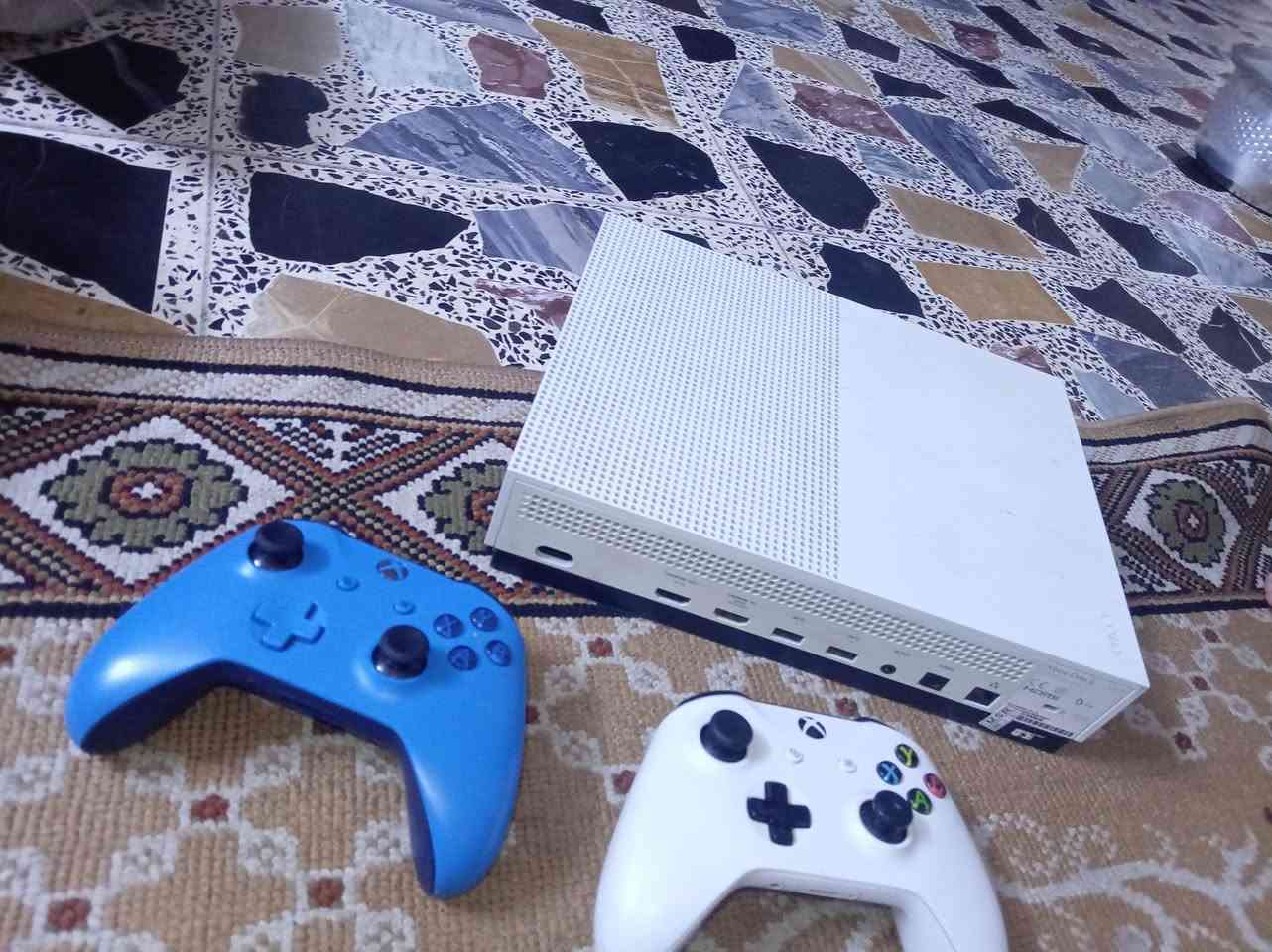 اكس بوكس وان اس ذاكره ٥٠٠  للبيع او مراوس بلي ٤ مهكر جهاز جديد مع كيم باس وبي لعبات يدات ثنين ستعمال كم يوم السعر ١٦٠ بغداد
***********
