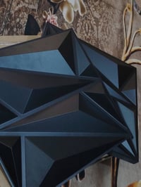 قطع 3D بنل ديكور كلش حلو قياس القطعه 30*30 متوفر اسود وابيض سعر القطعه...