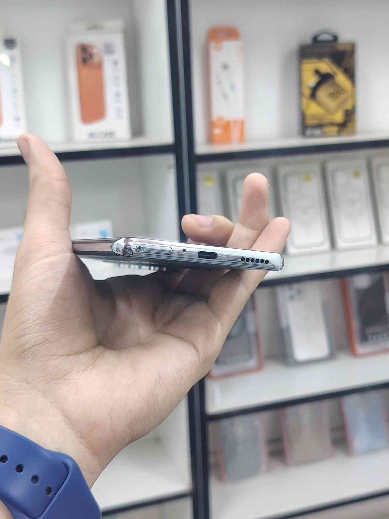تكنو كامون 40 برو • ٢٥٦ • ٨+٨
