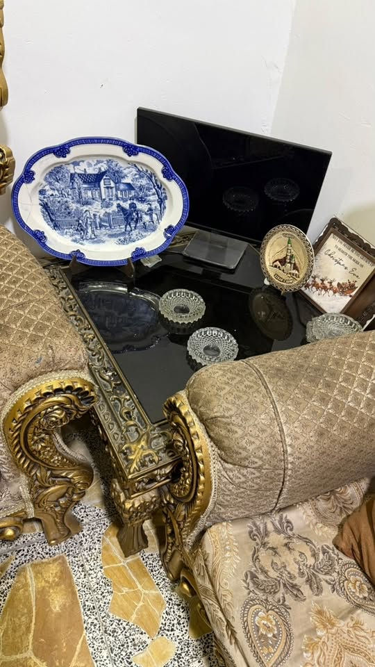 تخم مستعمل 10 مقاعد مع 2 طبلات صغيرة وواحده كبيره السعر 450 وبي مجال المكان بغداد للاستفسار على الرقم 

‭***********‬
