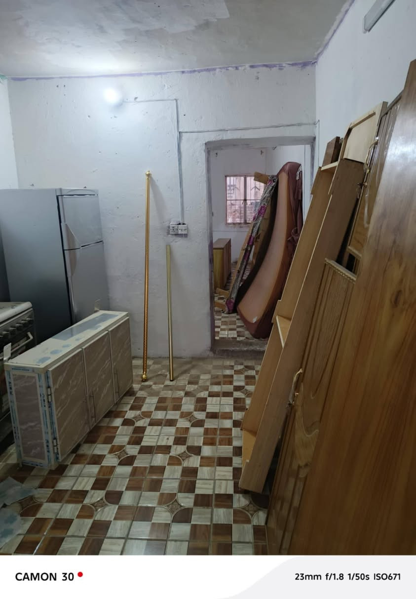 سلام عليكم عندي بيت طابق ثاني
مكون غرف نوم  مطبخ وسطح وخدمات
السعر 250الف
مكان  ديوان شارع 25قريب جامع الرحمن
***********

نص مكتوب في الصور:
- CAMON 30
- 23mm f/1.8 1/50s ISO875
- CAMON 30 23mm f/1.8 1/50s ISO327
- 23mm f/1.8 1/50s ISO671
- CAMON 30 • 23mm f/1.8 1/50s ISO681
- CAMON 30  23mm f/1.8 1/50s ISO655
- CAMON 30 23mm f/1.8 1/33s ISO964
