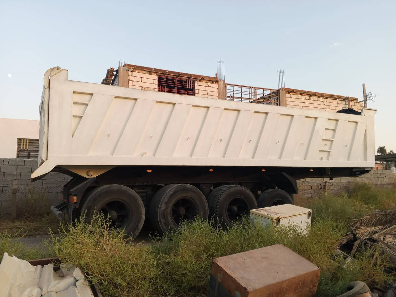 السلام عليكم من رخصة الادمن للبيع عربانة نساف ماموت حدادية
حدادة الموصل جديدة وجاهزة للعمل 4محاور تخم تاير للاستفسار الاتصال على الرقم ***********
