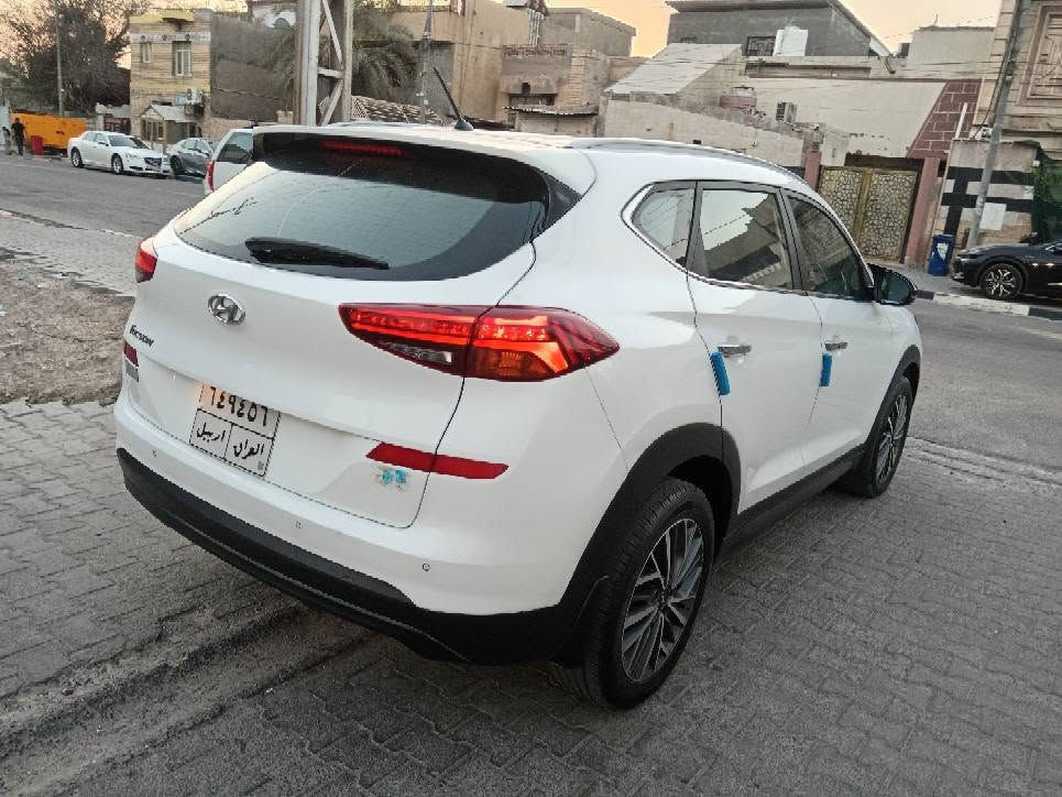 هونداي  توسان 2020 خليجي  جديده ماشيه ٦٠ الف فقط كفاله عامه 
موديل ٢٠٢٠ اربيل وكاله او تحويل مباشر 
بصمة مري شفط بصمة أبواب محرك ٢٠٠٠ دوش فول تحكم ستيرن كامره ويل كروم
السعر ١٧٨
مكاني بصره 
*********** البصرة, العراق
