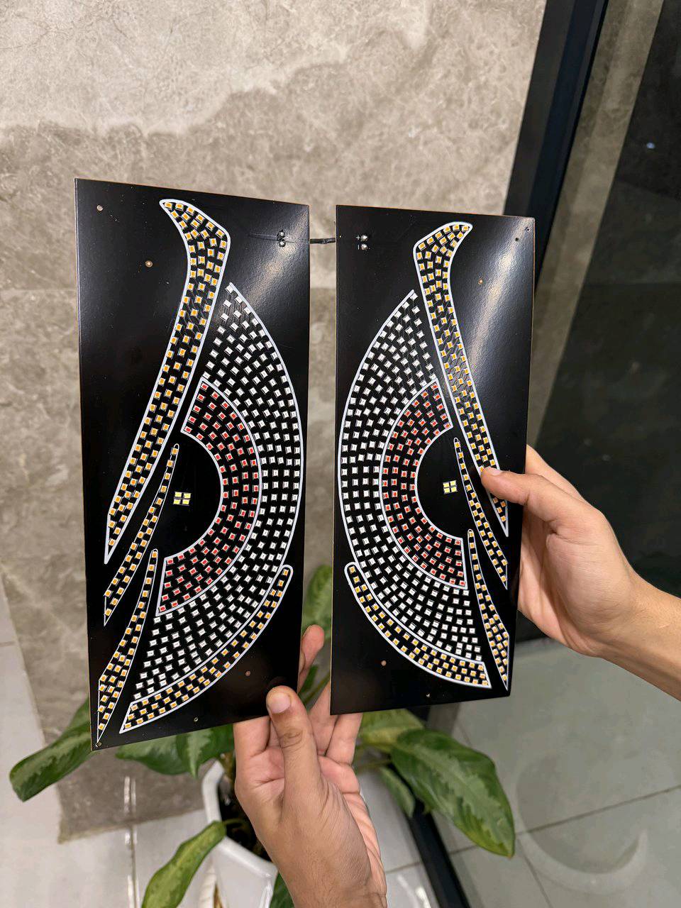 إضاءة Devil’s Eye للسيارة


المميزات:

 تصميم عيون مميز وجذاب للسيارة.

. 11 وضع إضاءة: وضع ثابت + 10 أوضاع وميض.

. تعمل عبر USB بسهولة.

. تركيب وتشغيل سهل.

. تغيير الأنماط بضغطة واحدة.


 .الضغط المطوّل للتشغيل أو الإيقاف.

. مناسبة لإضافة لمسة ديكورية ورياضية للسيارة.

. يمكن استخدامها داخل السيارة حسب مكان التركيب المناسب.

. مزودة بـ HB Lamp Beads للإضاءة