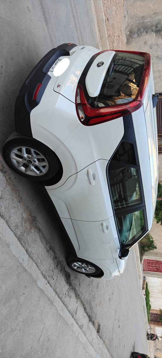 Kia Soul S 2020 امريكي
المحرك: 2.0 لتر 4 سلندر
القوة: 147 حصان
العزم: 179 نيوتن متر
القير: أوتوماتيك IVT
الدفع: أمامي FWD
استهلاك الوقود: تقريباً 14–16 كم/لتر
عدد المقاعد: 5
سعة خزان الوقود: 54 لتر
الشاشة: 7 إنج
Apple CarPlay
Android Auto
كاميرا خلفية
مانع انغلاق ABS
نظام الثبات ESC
تحذير الاصطدام الأمامي
مساعد البقاء بالمسار
مراقبة انتباه السائق
جنوط ألمنيوم: 16 إنج

المشي 46.523 ميل
للتواصل : ***********
