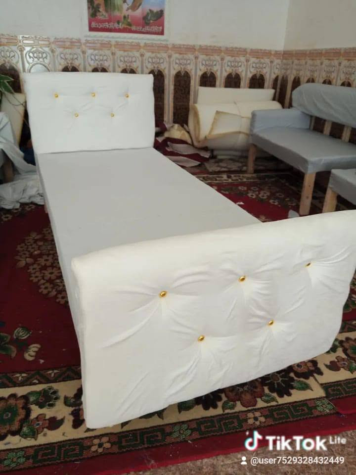 سرير خشب • اسفنج مضغوط • ٢م×٩٠سم