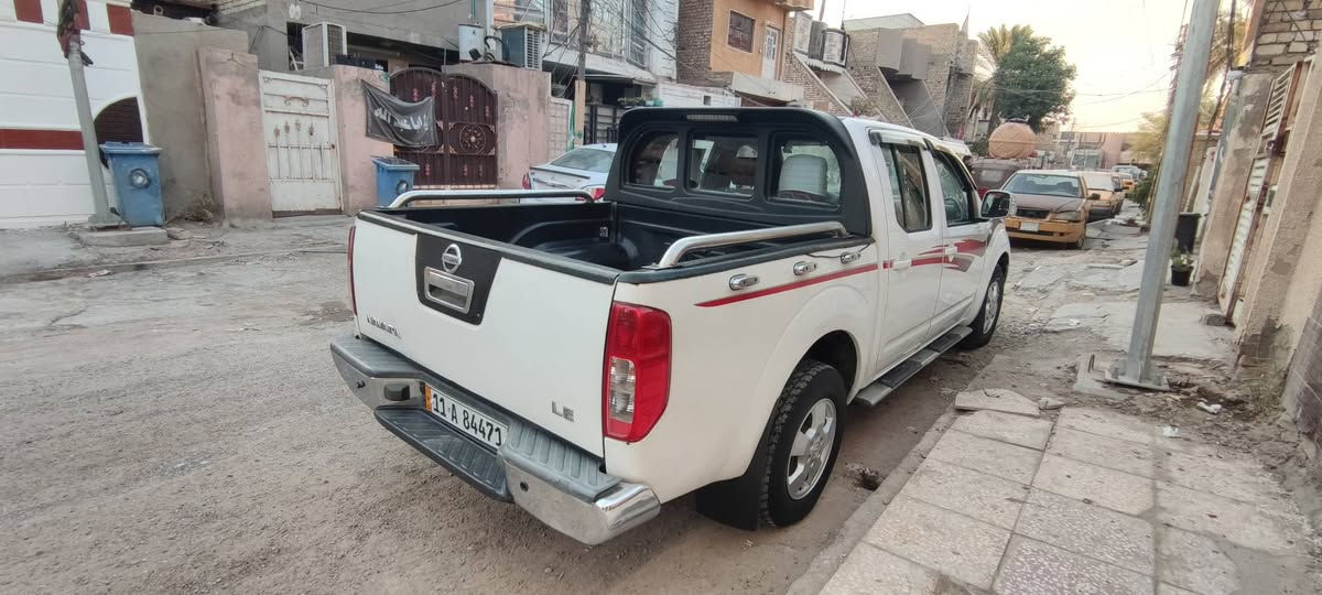 نيفارا موديل ٢٠١١ فئة LE
جاهزة گير مكينة لا تنقيص لا تبخير
بدون ضربة ولا بارد فقط صبغ نص باب الخلفي 
 تبريد ثلج، شاشة،مكان الشعب. 
 السعر ١٠٣ ورقة وبيهه مجال للطيبين سنوية ل٢٠٢٩ 
***********
