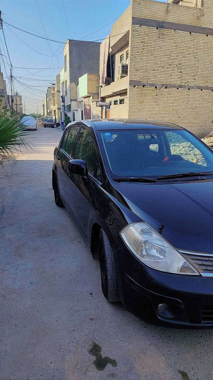 نيسان فيرسا 2008 للبيع وارد امريكي حادثها جنطه وبيها صبغ بابتين والجاملغ كلير جهة السايق تبريد شغال كير At مكينه جديده سياره نضيفه ومتعوب عليها السعر 57 وبيها مجال بسيط 
*********** العنوان الغزاليه الشراي يتصل بي واتس اب بغداد, العراق
