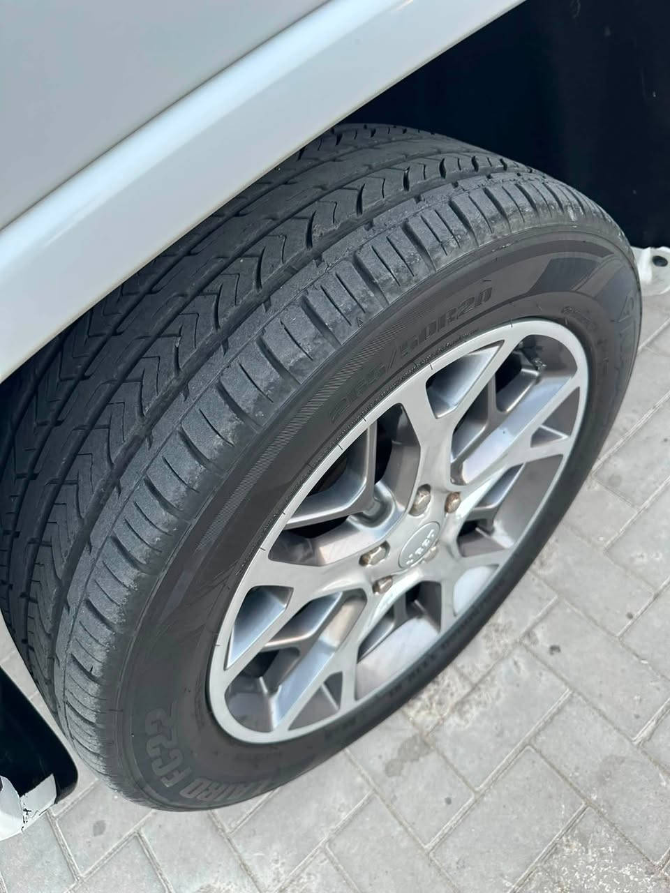 جيب اوفرلاند موديل 2020 خليجيه رقم اربيل سنويه لحد 2031 باسم شركه تحويل وكاله بالضمان السياره كفاله بيه شبر سحبت كارت بالباب الورى السايق ومبين بالصور السياره فوووول مواصفات وكلش جديده ماشيه 70 الف وقابله للزياده السعر ب280  وبيه مجال *********** السياره بالبصره 
بانورما 
كشنات جلد لون قرميدي
دشبول لون قرميدي
كشنات كهرباء وتدفئة تبريد 
ستيرن كهرباء وتدفئة 
تبريد خلفي
خزن كشنات 
حساسات خلفي وأمامي
رادار جابني 
أشاره بالمري 
باب خلفي كهربائي
