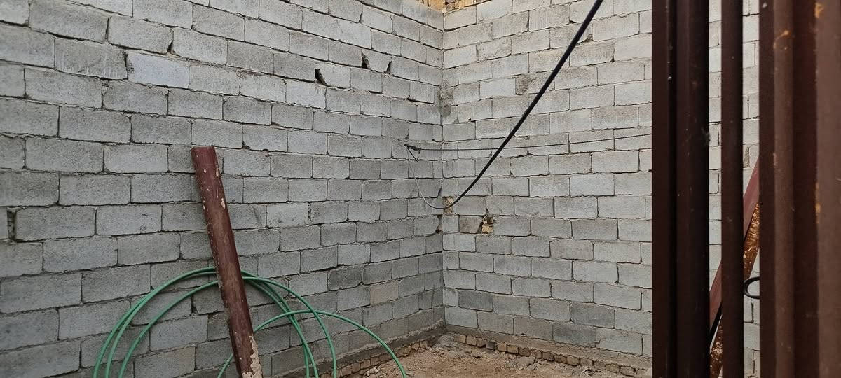 بيت للبيع
حي الامين الاول نزله صيدليه الغد خلف غسل السلطان قريب على الشارع العام 
مساحه 140
يحتوي على غرفه وصاله ومطبخ وستقبال وصحيات داخليه وخارجيه 
***********
