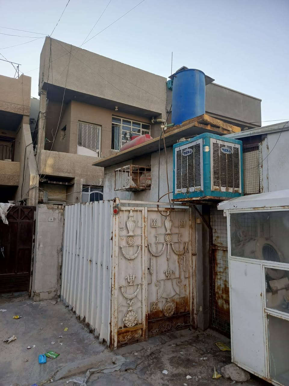 السلام عليكم مشتمل للايجار النواب شهداء النفط طابق ونص استقبال ونوم وصاله ومدخل بيت طارمه ومخزن بلسطح للتواصل ***********
