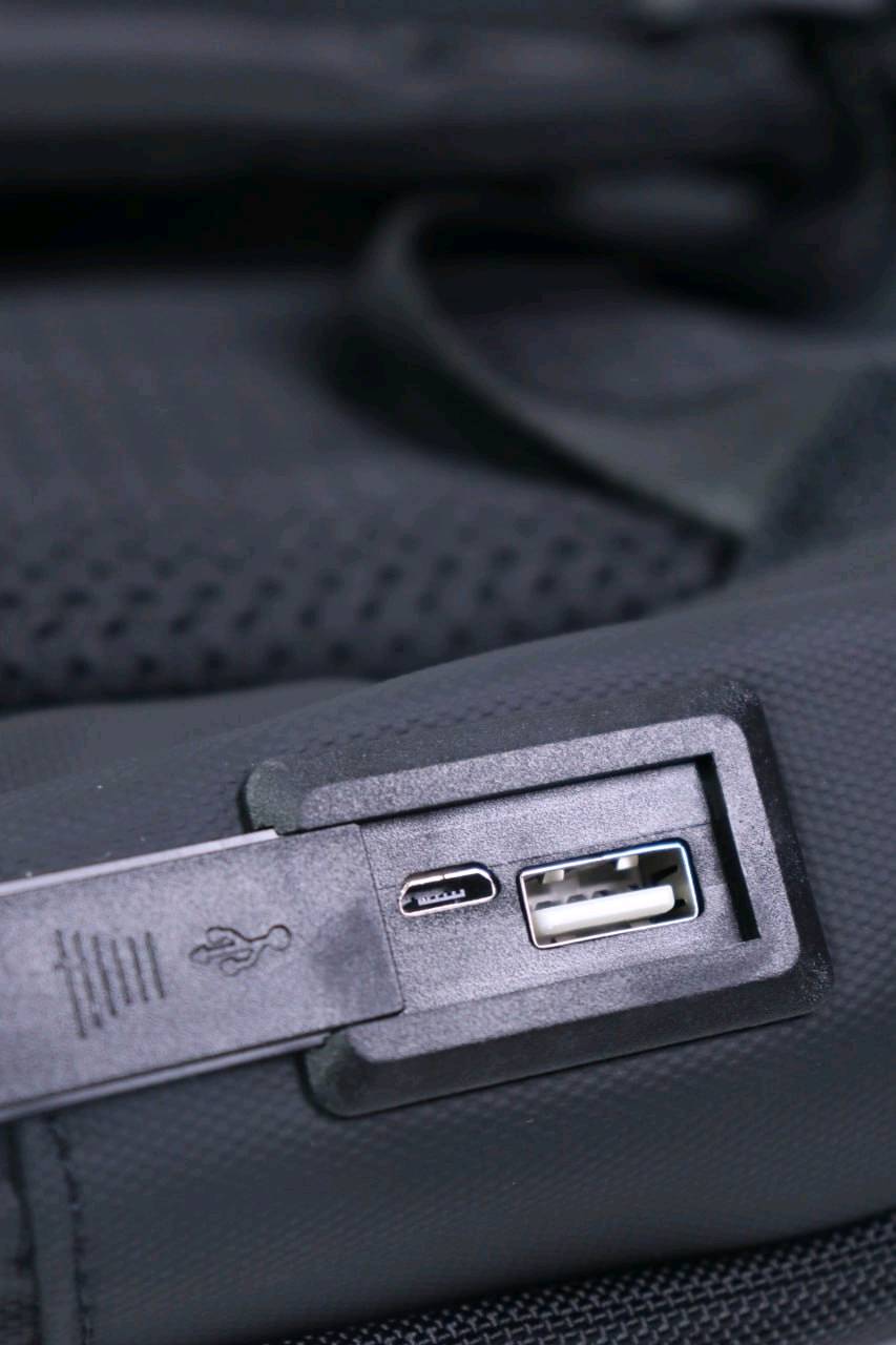 شنطة ظهر • منفذ USB • خفيفة الوزن
