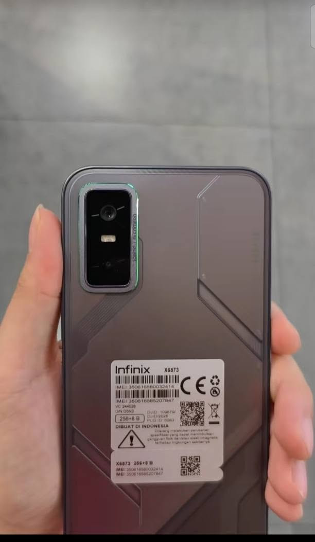 شاشة AMOLED بدقة 1.5 وتحديث 144 نظام All Day Full FPS لتجربة لعب سلسة . CE GT Trigger تحكم سريع مثل أجهزة الكونسول 25GB RAM كحد أقصى مع الذاكرة الممتدة

بطارية 5500mAh

شحن سریع 45 + شحن لاسلکی 30

كاميرا خلفية 8 + 108MP

كاميرا أمامية 13MP

يدعم 5 وNFC
كيكه 256
العشوايه 12+12
اسم الجهاز Infinix GT 30 Pro
السعر 425 وبي مجال
يشغل بل ببجي 120فريم
اذا رقمي ***********.         مستخدم.   اسبوعين

نص مكتوب في الصور:
- هاتفي XOS FOR GT 16.3.0 التحقق من التحديثات اسم الجهاز Infinix GT 30 Pro التخزين ٩٩,٨٧ غ.ب / ٢٥٦ غ.ب الطراز Infinix X6873 وحدة المعالجة المركزية Dimensity 8350 Ultimate RAM ١٢,٠٠ غ.ب+١٢,٠٠ غ.ب الكاميرا الخلفية 108M+8M الكاميرا الأمامية 13M البطارية 5500mAh الشاشة 1224x2720