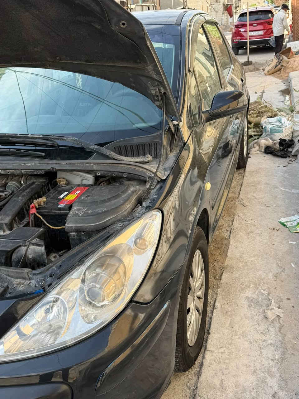 السلام عليكم بيجو سوداء موديل 2006 للبيع رقم بغداد باسمي تحويل مباشر مصيوغة عام للجمالة جاهز تبريد تدفئة بطارية جديدة صدر جديد نوزلات تناكي بانزين جديدة وقاعدة فيت بم اصلية. السعر 48 وبيها مجال( ***********) العنوان بغداد البياع حي التراث
