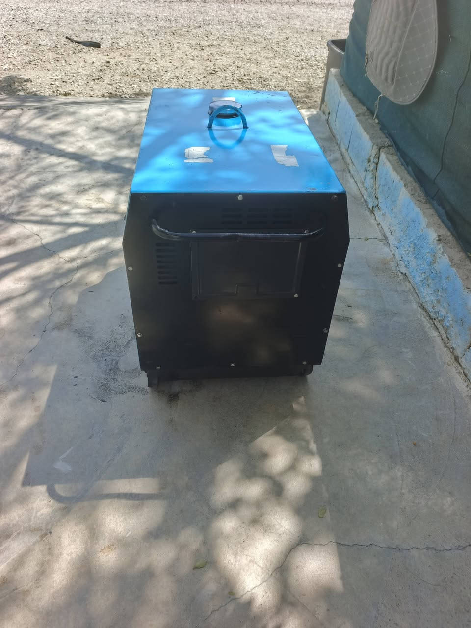 مۆلیدەی گاز.
30ئەمپێری 
زۆر پاکو بێعەیبە  بەیەک سلف  ئیشەکات  
بۆعەیبو عاری پرسیارو جەرەس مەکە  ماڵەکە پاکە سەروەستای نەبیناوە  مەکینەی ئسپانەی بەر نەکەوتووە  بەشەرت  ئەیفرۆشم  سعری 650 هەزارو معامەلەیە کەم  بەتازەی ملێنوێکودووسەت هەزاری پێدراوە. ***********
