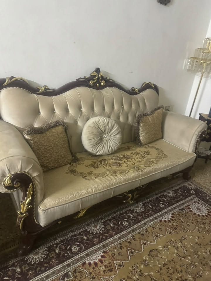 غرفه اخشاب للبيع وتخم رئاسي للاستفسار على الرقم
***********
***********
