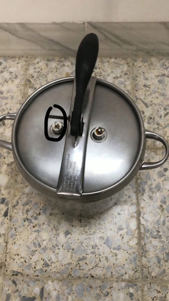 للبيع • ملابس أطفال