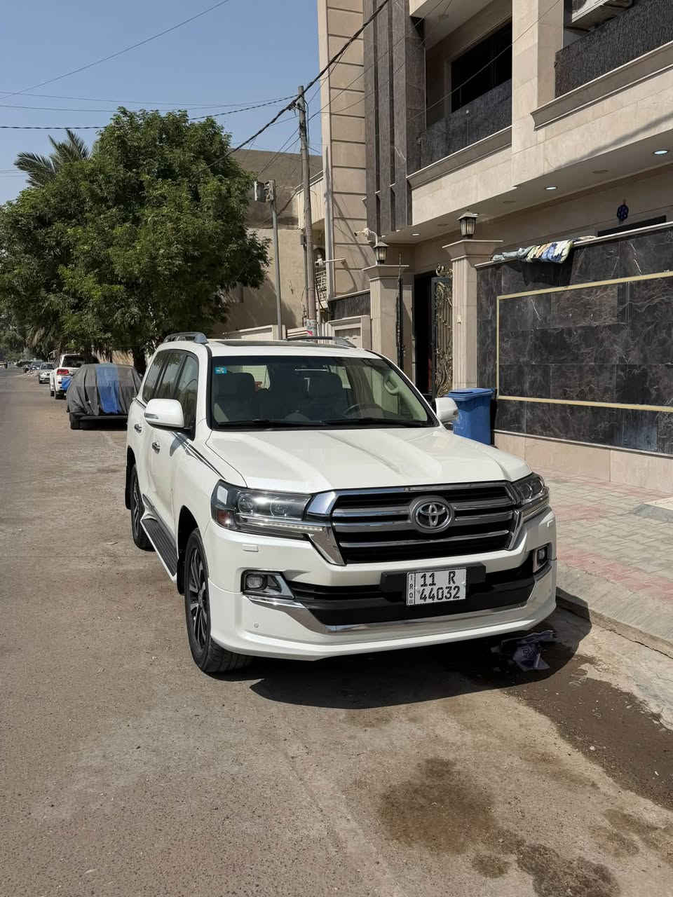 سلام عليكم لاندكروز 2019 للبيع محرك4700 8v سياره جديده كلشي مابيه سونار مرافق  ماشيه 83الف بالمنشور سعر 5شدات💸 المكان بغداد رقم ***********
