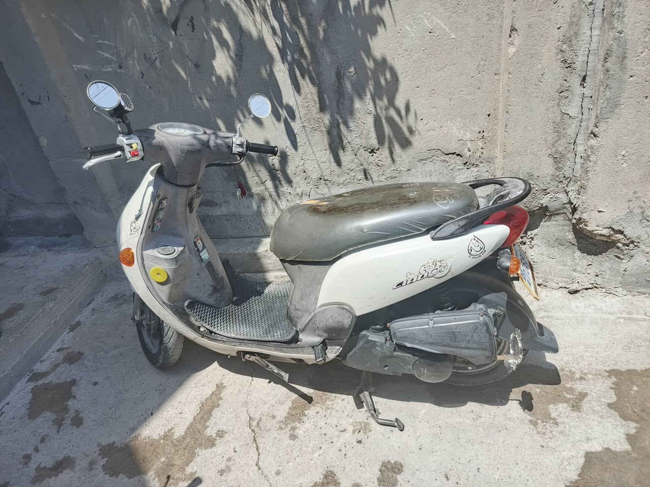سلام عليكم درجه البيع فله كلش نضيفه مكينتها خير من الله دراجه ختم واحد كلش حلوه وكاعده سعر 700 وبيه مجال بسيط الشراي مكان بغداد البياع شرطه الخامسه رقم التصال***********
