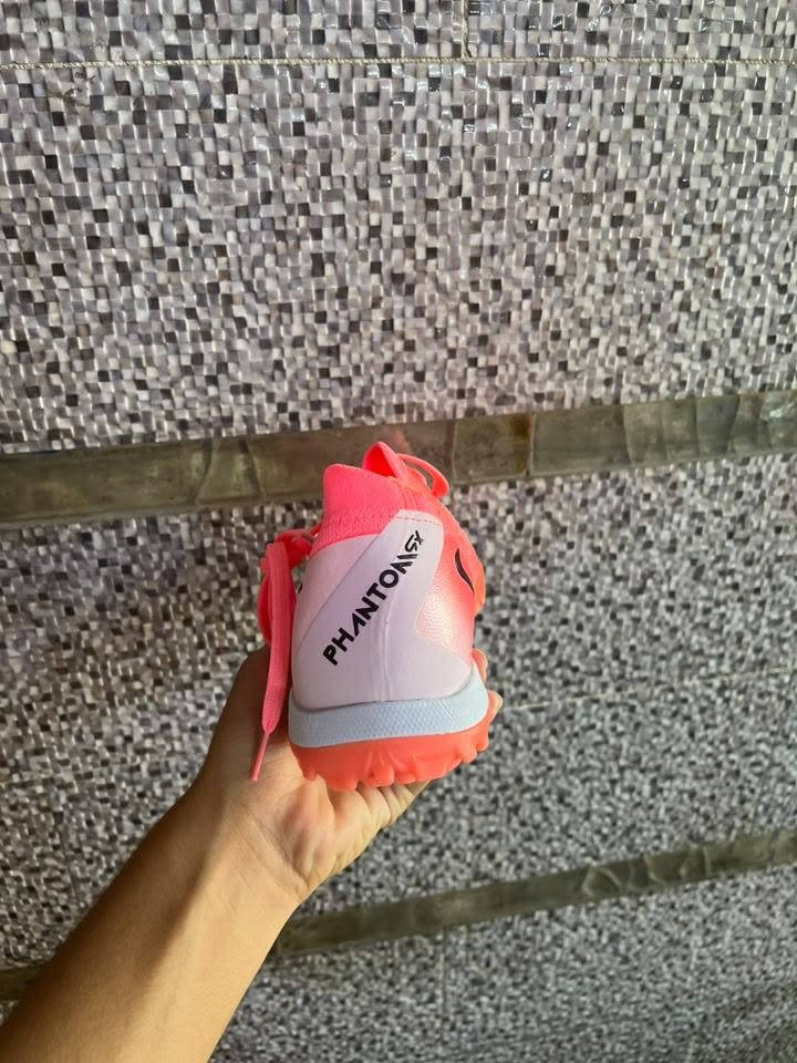للبيع سعر ٣٥ الف قطعتين ب٥٥ الف قياس ٤١ و٤٤ واتساب للتواصل فقط ***********

