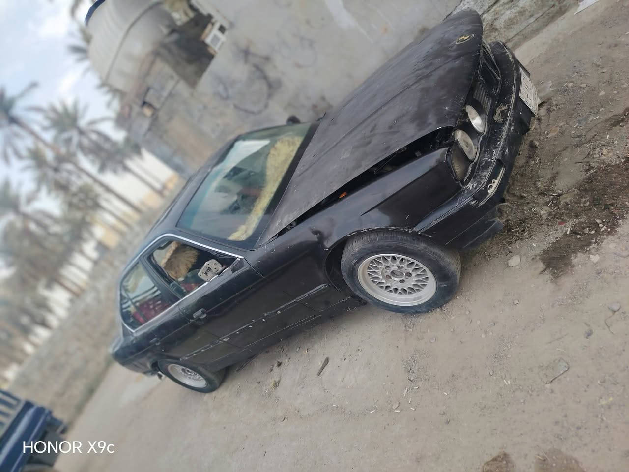 سلام عليكم بيئم كير عادي مكينه 525 فانوص مسكر بيها ولفات نضافه شوفت عينك رقم كركوك الماني مكان ديالئ سعر 17وبيها مجال لشراي رقم *********** بي وتساب

نص مكتوب في الصور:
- HONOR X9c