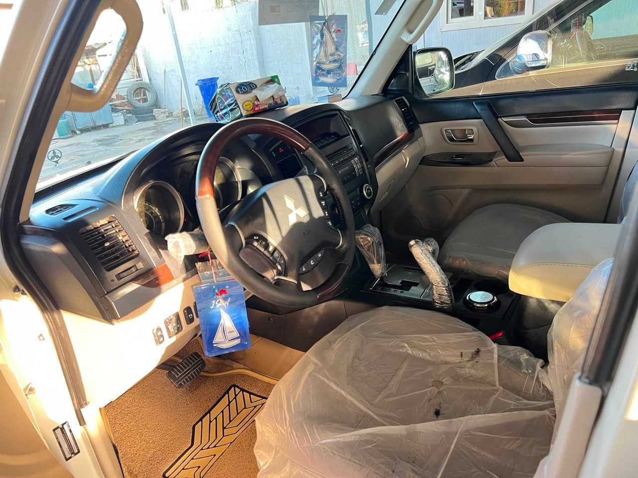 🖤 MITSUBISHI PAJERO 2013 | 3.5L 🖤

🔥 باجيرو حبتور… فخامة واعتمادية وحضور قوي
🚘 موديل 2013
💪 محرك 3500cc
✨ فول مواصفات
💎 جديدة جداً — بدون نقص
🤍محدثه تخبل

🛡️ كير، محرك، كهربائيات كفالة
🔢 رقم بغداد

سعرر 158 وبيها مجال 

🔥 سيارة مرتبة جداً وحالتها مميزة
✅ جاهزة للركوب والتسليم

📞 للاستفسار والتواصل:
***********
***********

📍 H7CAR للسيارات
▫️ بيع وشراء السيارات
▫️ عروض مميزة للسيارات المميزة

📲 تابعونا على الإنستغرام
H7CAR

#H7CAR #Pajero #MitsubishiPajero #Pajero2013 #باجيرو #باجيرو2013 #حبتور #3500cc #فول_مواصفات #سيارات_العراق #سيارات_بغداد #للبيع
