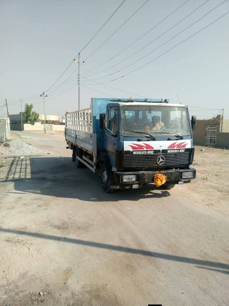 البا للبيع تخم تاير حدادية غرفة ودواخلة متعوب عليه شاصي مكفول مكينة خير من الله مداور ثاني يوم سنوية 29 ماصاقطة رقم ألماني جاهزة من كل النواحي ماتخسر علية ألف شرط التحويل أتصل وبيك خير ودلل السيارة متواجدة بل سماوة ***********
