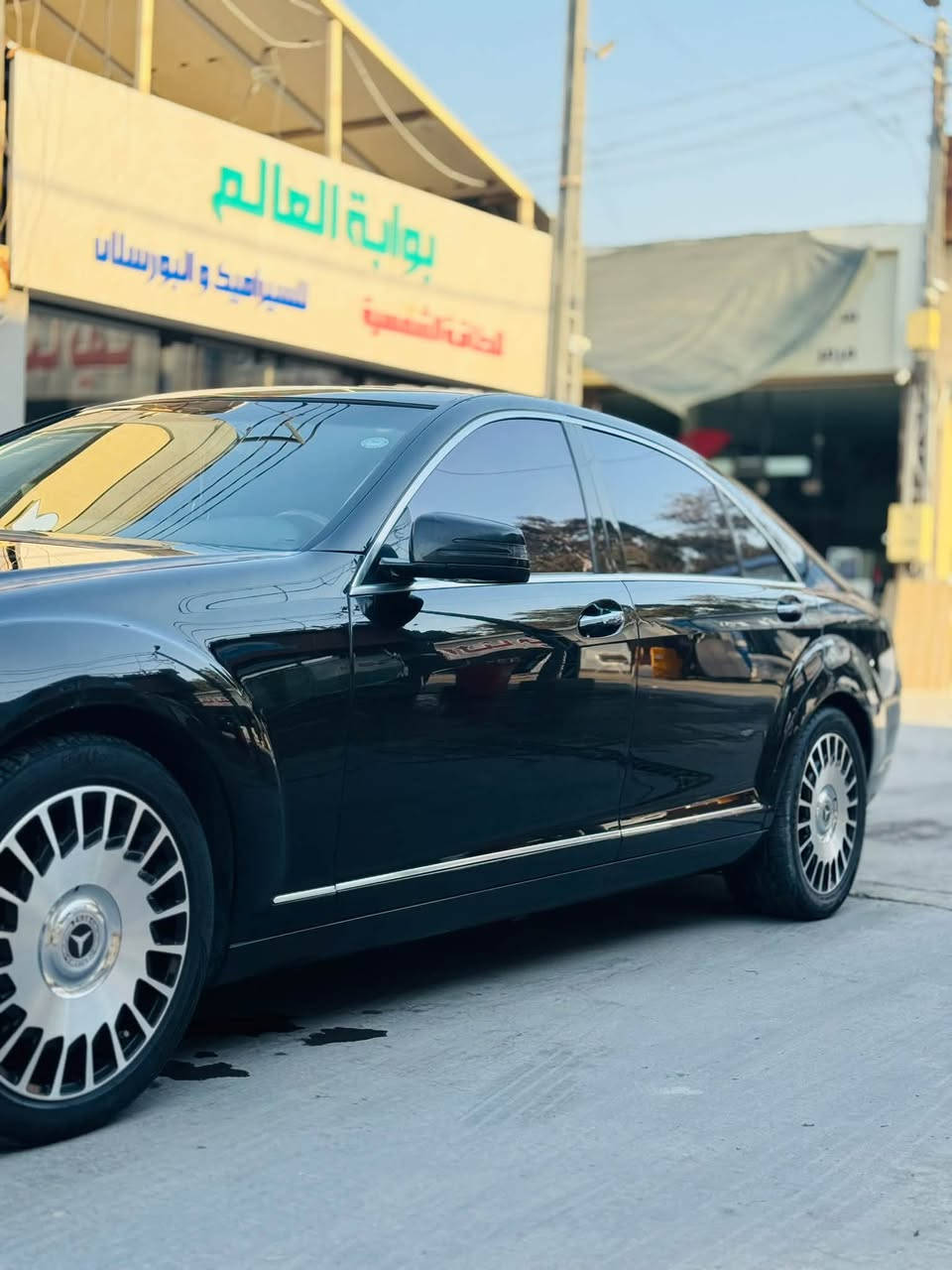 بسعر مناسب ومستعجل 
سياره ب اسمي شرط التحويل 
  السعر (155)وبيهه مجال حك الجيه 
🎖️لليدور فخامة ونظافة ومواصفات خاصة وصلت💎💎

Mercedes Benz S(class)550)
(مواصفات خليجي)
🎗️موديل(8)/رقم اربيل..
🔸عداد المسافه 260الف حقيقي..
🛡️مكان السيارة/ بغداد ابو غريب .
————————————————
🎗️🎗️أرجو ان تستمع بمواصفات(البنز)وتفاصيله👇

💎تحكم كشنات من الابواب الامامية مع التجاوي والبردات كهرباء•
💎تحكم كشنات مع ميزة حجم الخاص للجسم في وضعية الكشن•(نظام خزن)
💎الشاشة الامامية لعرض الطريق وكذلك عرض الاجسام عله شكل مجسمات وعرض الكاميرات في الطرق•
💎تدفئة وتبريد كشنات الامامية (نظام رئاسي)•
💎حزام أمان(يأخذ وضعية الجسم )نظام رئاسي•
💎نظام(ESP)ميزة خاصة +أنارة داخلية متعددة.
💎سستم(هارمن كاردون)صوت مخيف مجسم حته بالكشنات 
💎كشنات الامامي تدفئة وتبريد كهربائي(٣درجات).
💎مرايا عاكسة للضوء مع حساس مطري وحساس خلفي في السقف(تنظيم).
💎كاميرة خلفية دوارة مع لستيرن عند الرجوع الى الخلف.
💎اربع ابواب بصمة فتح وغلق السيارة.
💎اربع ابواب مع الصندوق شفط.
💎بصمة تشغيل السيارة.
💎حساسات امامية خلفية بلادي.
💎تدفئة وتبريد امامي(ثلج)منفصل حسب الرغبة مع وجود شبابيك في التكم من الطرفين•
💎نظام قفل الشبابيك والبانوراما عند تشغيل التبريد ذاتي(نظام خاص)•
💎ستيرن كهربائي ٤وضعيات
💎ايرباك حماية)..
💎دبلات كهربائية اوتوماتيك(سبورت وجبلي).
💎جهاز تلفون داخل السيارة للأستعمال..
💎بلوتوث v/auxميموري خزن..
💎منظومة زينون كاملة مع عدسة قلاب مع بك لايت ليد.
💎داخل اسود ملكي (مع دشبول مطعم صاج ملكي(لونين الدشبول)..
💎الستيرن مطعم بصاج ملكي مع لون الغرفة..
💎كرسي السايق كهرباء متحرك (خزن)مع الستيرن عند التشغيل (نظام رئاسي).
💎نظام الفوتو (للجامات)بلادي شركة..
💎نظام تحكم القيادة(S.C.M)..
💎ماوس تحكم كامل يظهر عله الشاشة (كونترول)•
💎خمس بردات كهربائية جوانب باب خلفي وبردة خلفية•
💎تحكم كشنات في الابواب مع التجاوي والبردات (نظام خاص).
💎ابواب خلفية كبير(VIP)..
💎جهاز(DVD)للعرض مكان 
💎شاشات عرض عدد(٢)لكل شخص تحكم خاص.
💎دكمة فتح الصندوق وغلقه وايظا دكمة قفل السيارة كامل (سنتر لوك)في الجنطة موجود•
💎ويل كب  ماي باخ رئاسي اصلي جديد(اي ام جي)مع تخم تايرات.(توسايز)..
———————————————————
كتاب تضليل بلسياره جديد 
💬السنوية محوله بسمي  وجدده ومسويله هزة وفحص بدون أي خلل تحويل بشرط..
💬السيارة مكفولة بدون صبغ  بيهه اسم جراد السيارة انطيك اياه بشرط محرك وگير وحدادية وكهربائيات (صفر مسج)بدون أي خلل ومسويله سيرفس كامل(حدادية كاملة ودهن وفلاتر وتخم دسكات وفلنجات وبطارية أصلية ومي راديتر واذاين محرك وكير وهيدروليك وفلتر كير وتخم بلكات ومنظومة فيول بمب وتخم تايرات)بشرط السيارة جديدة لوك..

📞📞رقمي لجاد بالشراء (***********)
