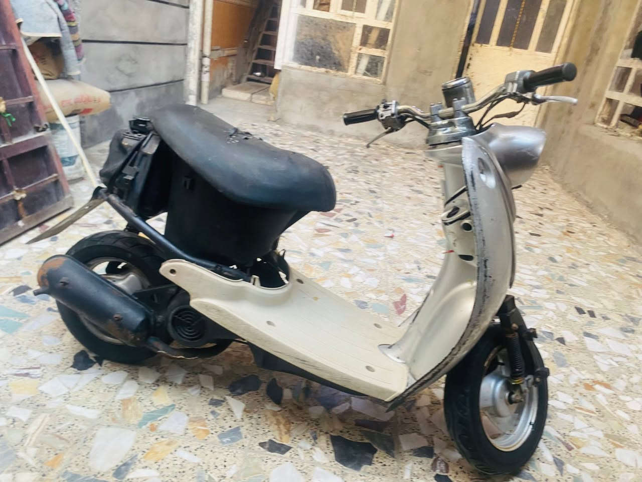 السلام عليكم للبيع دراجه كلاسك سرعه 60 يحتاجلهه كفر صفاح,  🚳👌
محرك مكفول شرط نص نكره هندر الدراجه خرسه شرط شلعه ومعدل يعني ك محرك فول يخبل
دبلات امامي خلفي شغال
ملاحضه يحتاجلهه ترتيب 🚳

مكاني بغداد مدينه الصدر  📍👇
سعر 150 وبيهه مجال قليل قليل 
رقمي ***********
