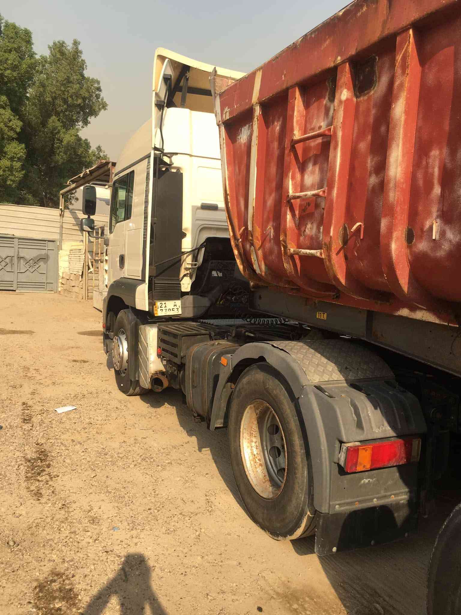 ***********

نص مكتوب في الصور:
- www.mestebeld-trucks.com
- كروب بيع وشراﺀ تريلات من جميع مح... سهجهاد شهاسهمه مجموعة عامة السلام عليكم مان للبيع راس وعربانة ذرعة ٢٦ م كير ١٢ نمرة اوتوماتيك مكينة شاديله مال برفان السيارة مكفولة مكينة كير قمارة و مابيﻬة نقص ثلاجة شغالة كهرباﺀ شغالة رتايدر ٦ طكات بريك عربانة كاملة وجاي تشتغل على نقلية مال حصو حتة شغلـة وياها مكان السيارة بغداد الشعلة السعر 190 وبيﻬة مجال ملاحظة (؟ ( العربانة بيﻬة جفية ومعدليﻬة؟)) ***********