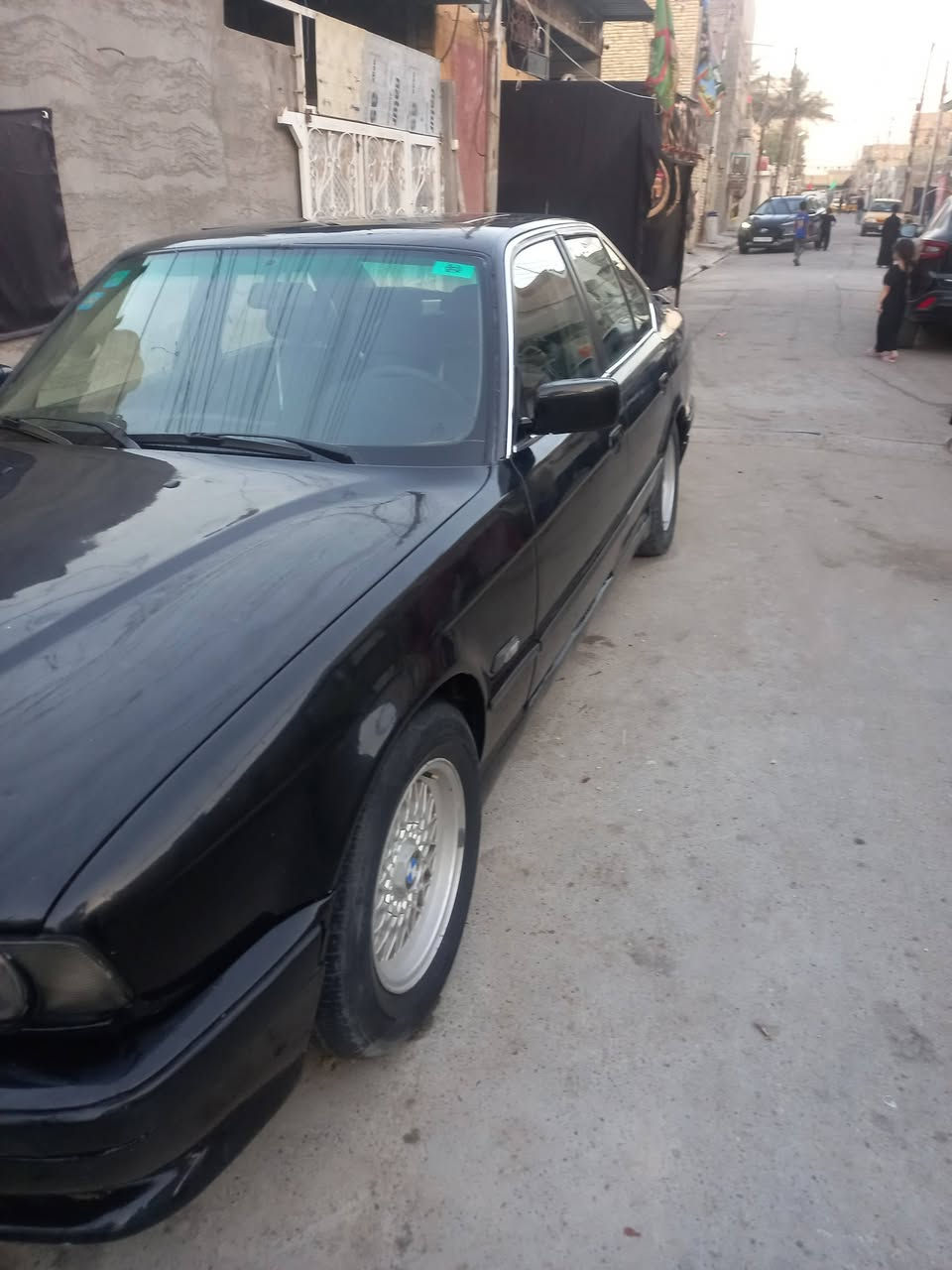 بي ام.٥٢٠ موديل٩٥بسمي بغدادسياره جاهزه تبريد قطعتين ثلج السعر٤٨وبيها مجال تصل ودلل***********مكان السياره بغداد
