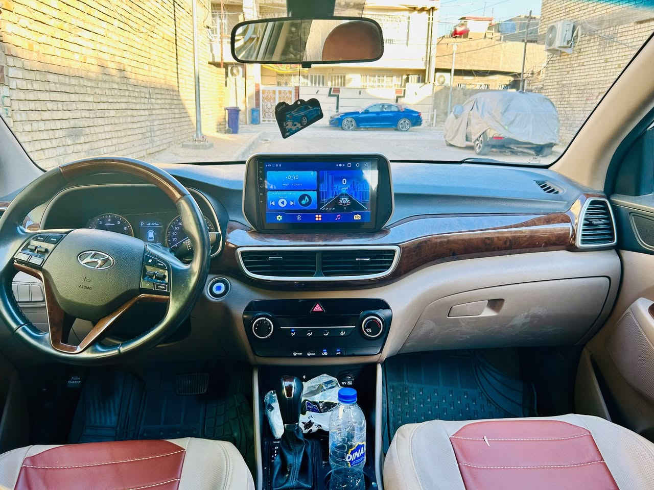 توسان ٢٠٢٠
خليجي 
سياره كفاله عامه عدا بارد بالجاملغ بسيط 
محرك ٢٠٠ 
ماشيه ٧٨ 
السياره فول عدا الفتحه 
المكان بغداد 
***********
السعر ١٩٠ وبيهه مجال
