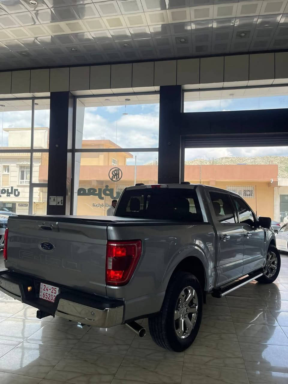 السلام عليكم ✋🏻🤍
للبيع فقط 

بي كب فوردF150

  (2023)

السياره جديده واحلى من الصور

رقم دهوك الجديد مرقمه وبسمنا السياره

مواصفات فول XLT
فول الفول ماعدا الفتحه وكشنات مخمل 
بصمه+بصمه ابواب+صندوك+تشغيل عن بعد
رادار امامي 
تبريد قطعتين 
تدفئه مقاعد
مقعد كهرباء
شاشه ايباد+تدعم كاربلي 
تحديد مسار 
توقف ذاتي 
مانع اصتدام 
5كامرات 360
حساسات خلفي امامي وجوانب 
تثبيت سرعه 
هندبريك بصمه 
تو ويل موفورويل 
اتقصاديه ⛽
وبعد بيها مواصفات ماذكرتهن لان معروفه مواصفاتها 
لون رصاصي مميز لماع 🩶
محرك(V8 (5000 💣🇺🇸✈️

كير محرك شرط 

 السياره 
كلين كلين بدون قطرة صبغ وضع شركه 

سبيرها علبلاد منازل 

***********
ابوعلي 
متوفر واتساب

