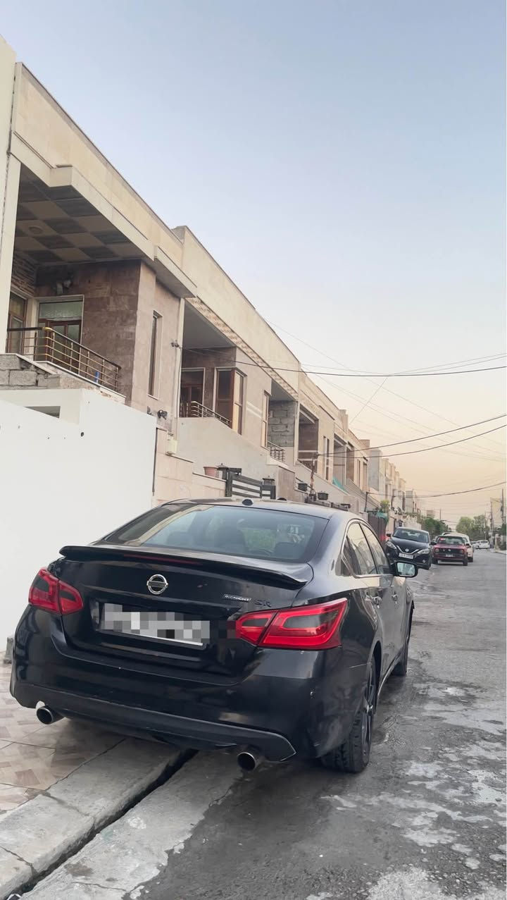 NISSAN ALTIMA SR 2018 – MIDNIGHT EDITION 

سەیارەیەکی جوان و سپۆرتی، بە مواسەفاتی SR Midnight Edition
‎مۆدێل: 2018
لەسەر سۆنەر دەیفرۆشم موشتەری نی بێزارم مەکە
٩٣ وەرەقە قفل بێ مەجال 
٤ پارچەی ھەیە و پشتی ھەیتی
ناو حەوزی تۆزەکە ھەیتی 
بێ ێرباگ 
نەرمە تەزرەکی ھەیە بە چاو دیار نیە لە سەقفی
جۆر: Nissan Altima SR
‎ پەکێجی: Midnight Edition
مەکینە: 2.5L – 4 سلێندر
گێڕ: ئۆتۆماتیک CVT
Drive: FWD
ڕەنگ: Midnight / ڕەنگی تۆخ
ڕیم: SR Sport Wheels
لایت: LED
Sunroof: هەیە
Push Start: هەیە
Keyless Entry: هەیە
Cruise Control: هەیە
 کامێرای دواوە: هەیە
شاشەی ناوەڕاست: هەیە
کۆنتڕۆڵی فرمان: هەیە
Bluetooth / USB: هەیە
Air Conditioning: هەیە
Airbag: هەیە
‎ ناوەوە: ستایلی سپۆرتی SR

🖤 Midnight Edition بە تایبەتمەندییەکانی ڕەنگ و دیزاینی تۆخ، ڕیمی سپۆرتی و ستایلی جیاواز.

1N4AL3AP5JC160292 ژمارەی شانصی
‎📌مۆدێل: 2018
‎💰 نرخ: [93 قفل ]
‎📍 شوێن: [ھەولێر ]
‎📞 ژمارەی پەیوەندی: [***********] أربيل, العراق
