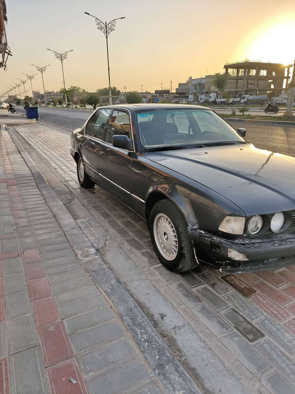 سلام عليكم BMW 730 مكينه 6 سلندر مفتوح 3000 مديل 1991 بغداد انكليزي بجم عريض ب اسمي سياره حلوه بس بيهة نقوصات بسيطه كشنات كهرباء جلد جديدات  مصبوغه عام بدون ضربه فتحه شغاله تخم تايرات جديدات كهربائياتهة كلهة شغاله وياهة دشبول دبل جكمجه و فرس جديدات وياهة منضومه تبريد كامله بس ما شادهن كمبريسر ياباني مال نيسان بك لايتات جديدات باتري جديد سنويه لل 30 كير و مكينه مكفولات جام كهربائي كلهن يشتغلن سعر 38 و بيهة مجال بسيط 
مكاني كربلاء سيف سعد 
***********
