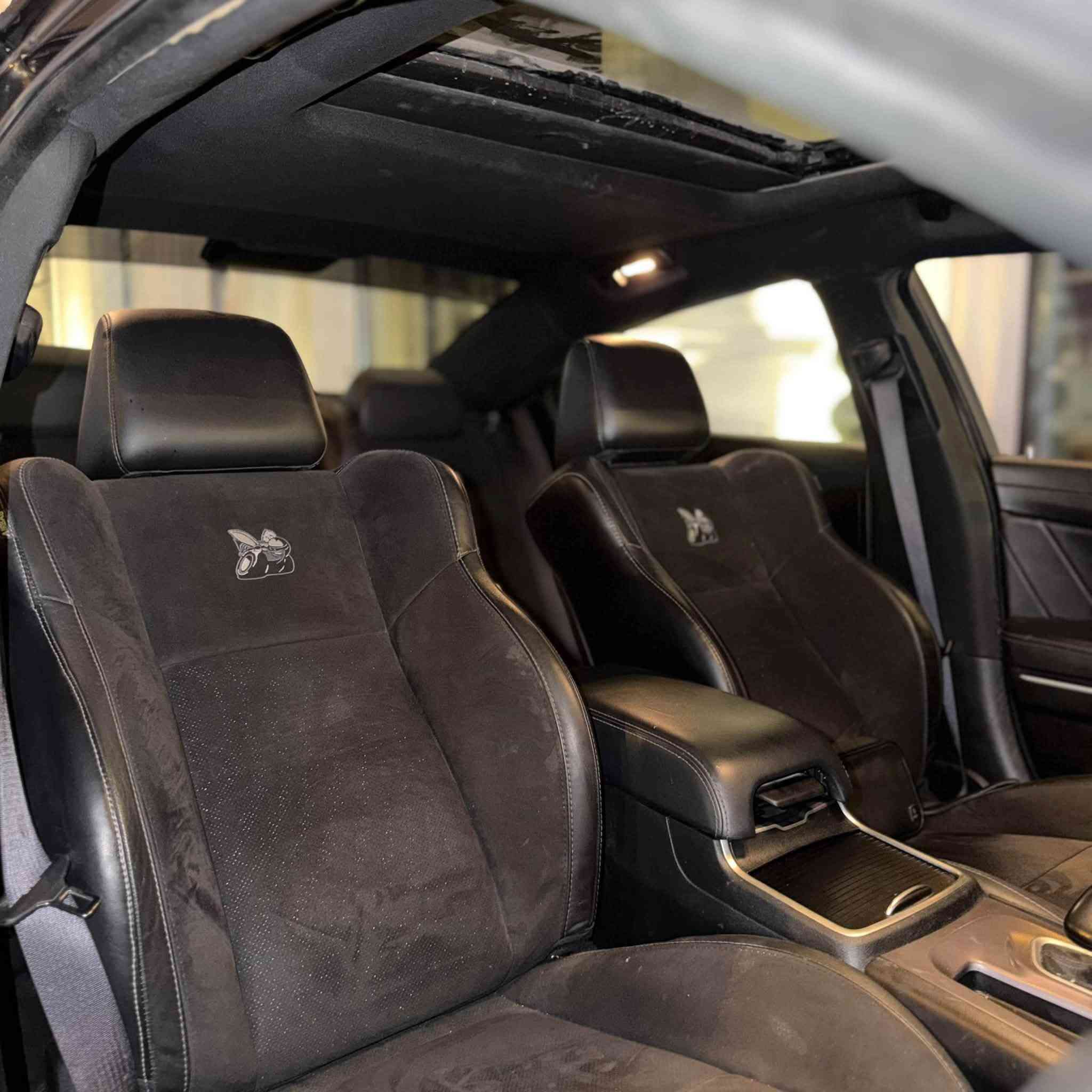 جارجر سكات باك 2023 وايد بدي السمينة
النداء الاخير 
المواصفات : 
فتحة 
رادار جانبي 
رادار امامي
شاشة carplay
بصمة
حساسات خلفية
ستيرن كهرباء
كاميرا خلفية
خزن ميموري للكراسي
كراسي تدفئة و تبريد
تدفئة ستيرن
تشغيل عن بعد
شفتات ستيرن
سستم هارمن
مود eco و normal و sport و track
تحكمات ستيرن
جلد و مخمل
كرسي كهرباء
قطعتين تبريد
ويل SRT
فجوج بريمبو 
ماشية 15 الف 
وباقي مواصفات الفول 

محرك 8 سلندر 6400 بلادي حتى حجر البيئة مالتة
لا برمجة ولا شي

صبغ 5 قطع 
سونار عندي

سعرها 233 
للبيع او مراوس شعندك راسلني 

مكان السيارة بغداد 
***********
