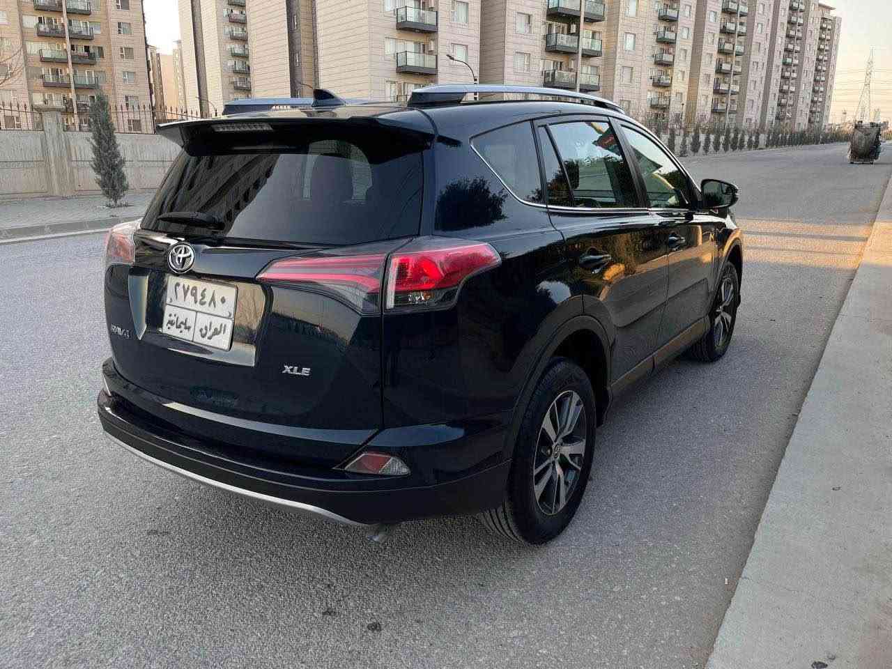 تۆیۆتا راف ٢٠١٧ فوول فوول مواسەفات چوار بستۆن دوو پارچە بۆیاخ بەبێ ناو گرتن بۆنیت و چەمەلەخ پەمپە گێر و مەکینە بەشەرتە دەبل ئەکسل و سلایت و رادار و سنوق چەک هەموو گیانی بە شەرت ئیشەکات داوای ١٤٢$ گەلا و معامەلەی لیەکەم 
*********** واتساپ السليمانية, العراق
