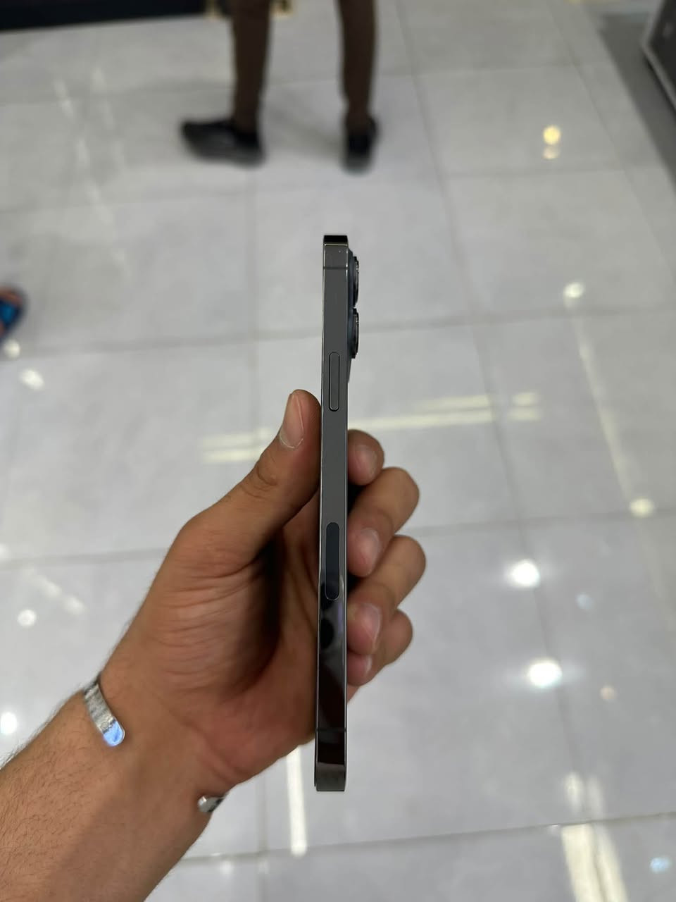 سلام عليكم ايفون 13 برو ماكس
ايفون 13 برو ماكس ذاكرة 256 بطارية 86 🔋 بلادية
الجهاز وتر بروف مامفتوح ولا داخل صيانة كارتون ويا 
الجهاز كامل مكمل السعر 690 قفل 
للتواصل واتساب ***********
