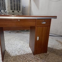 ميز مكتبي نظيف السعر45موصل حي الشيماء 07512263425واتساب