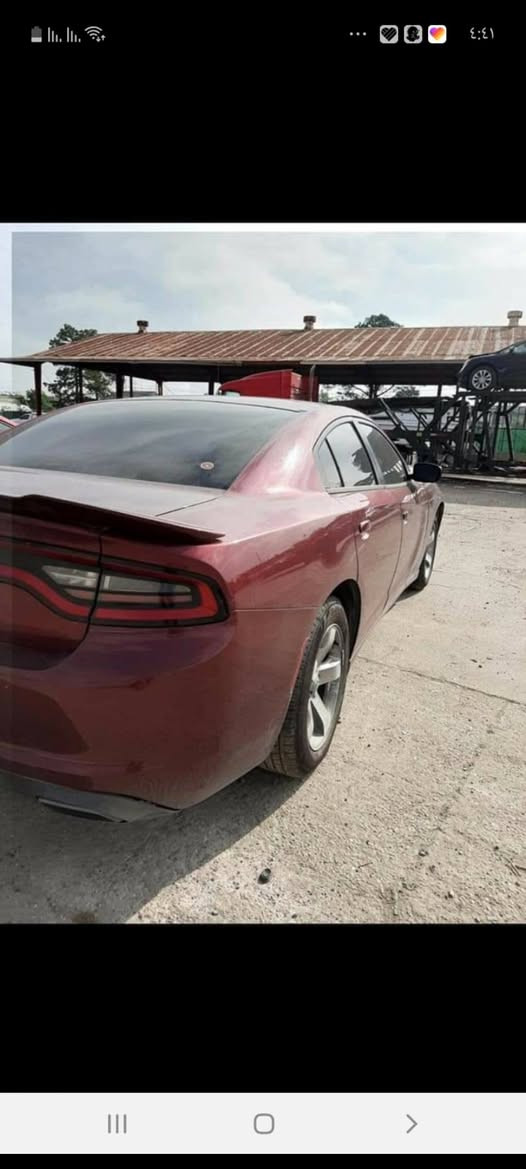 جارجر للبيع 17اصل مرمز18سنه وحده بسمي رقم بغداد مداور ثاني يوم سياره خير من الله السعر.  132ورقه بيه مجال بسيط اتصال***********

نص مكتوب في الصور:
- ٢٢ نوفمبر، ٢٠٢١
- ٦٩ ٤G+ ... ٥ ... ١٢:١٦ م ٢٢ نوفمبر، ٢٠٢١ ١١:٠٠