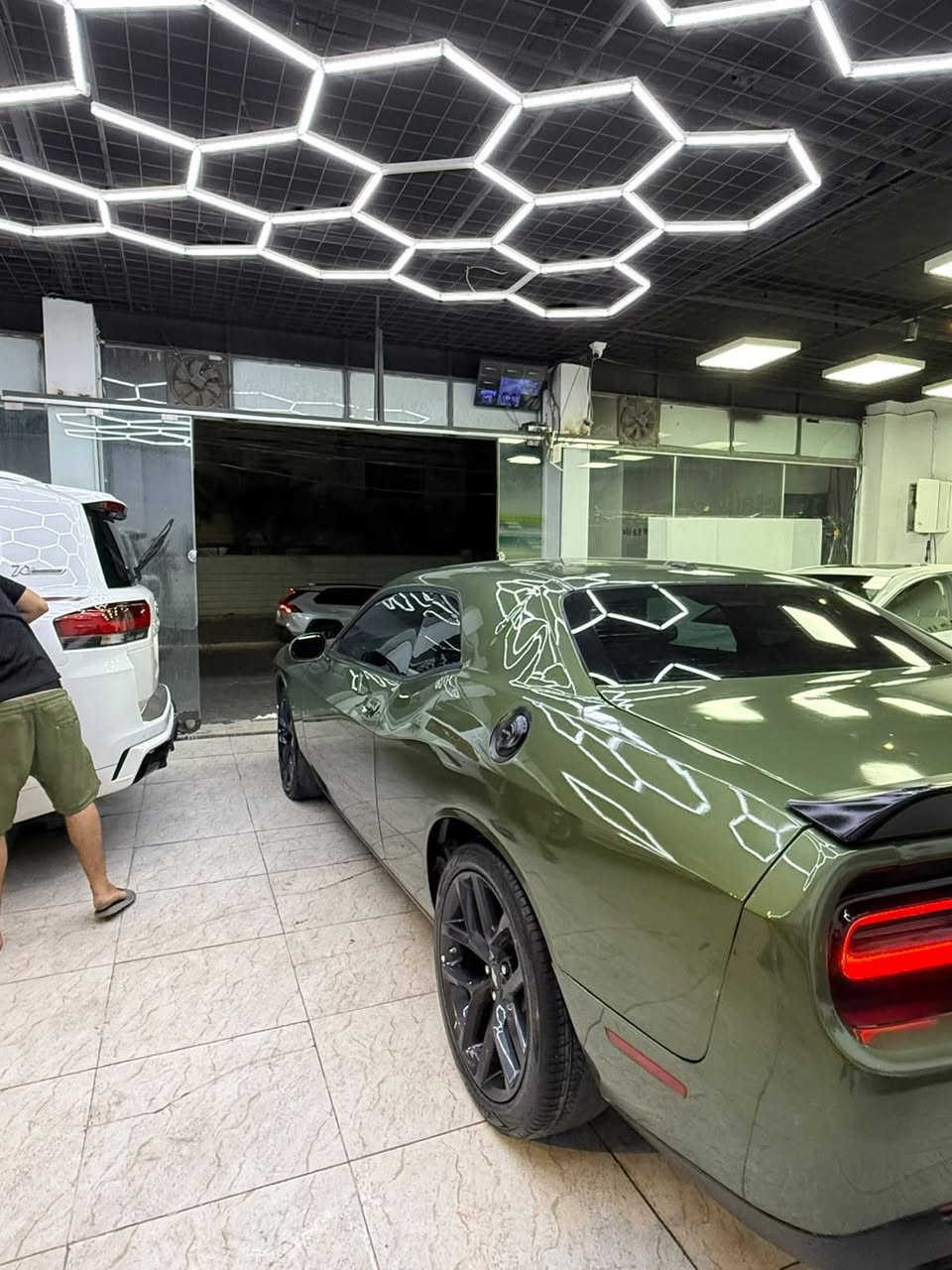 🚗 Dodge Challenger SXT 2023 للبيع
الوصف والمواصفات:
 * الفئة: SXT (محرك 3600)
 * الموديل: 2023
 * اللون: زيتوني مميز
 * المسافة المقطوعة: 18 الف ميل
 * بدون لوحات مستوردها باسمي
🛠️ حالة السيارة والمواصفات:
 * الحادث: حادث خلفي بسيط
 * الصبغ: قبق الجنطه 
رقم الشاصي 2c3cdzag3ph693500
 * المحرك والكير كفاله 
 * المواصفات الإضافية: كشنات كهرباء، ويل كب حجم 20، إطارات (تايرات) جديدة بالكامل
📍 العنوان: كربلاء 
📞 للإستفسار والتواصل: ***********
📩 أو عبر الخاص: الماسنجر مفتوح
